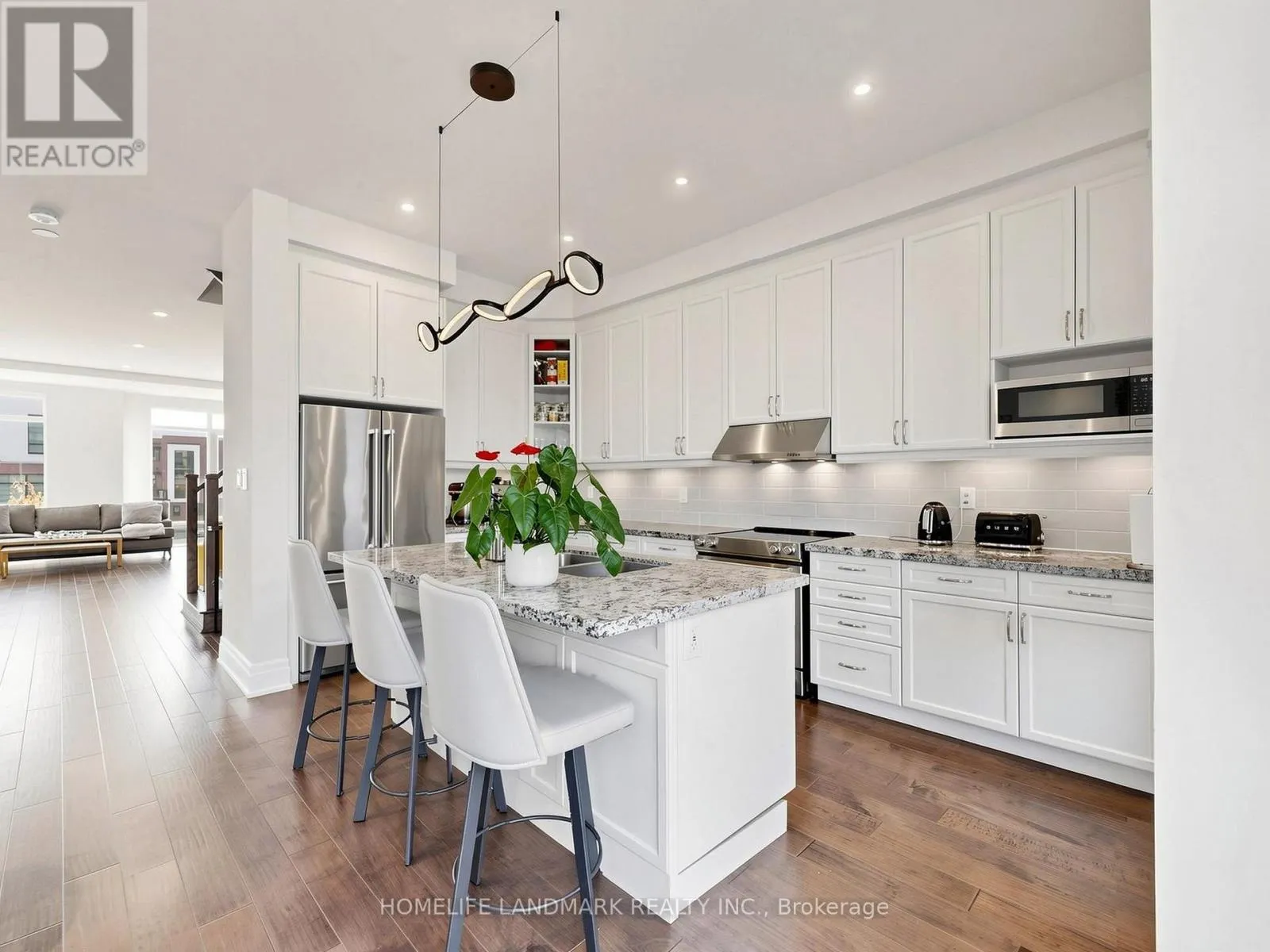 38 AYLIN CRESCENT