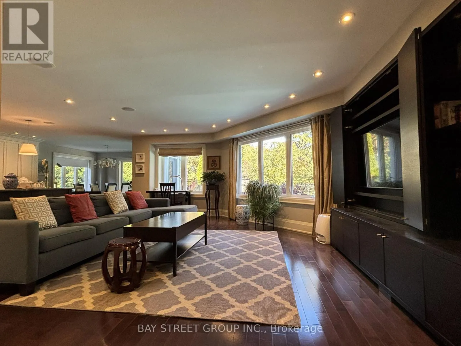 8 DODIE STREET
