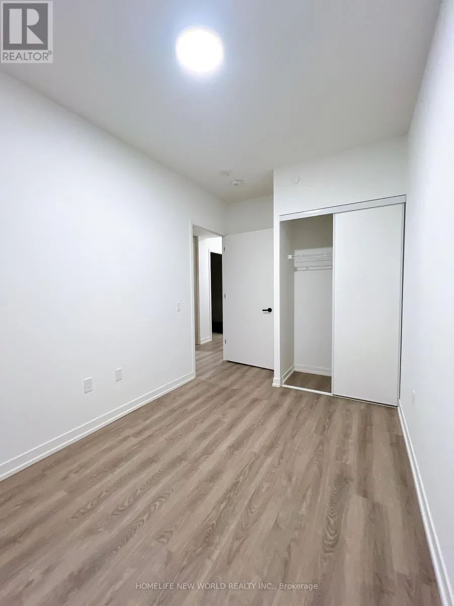 1112 - 8 INTERCHANGE WAY
