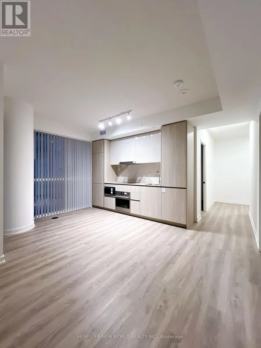 1112 - 8 INTERCHANGE WAY