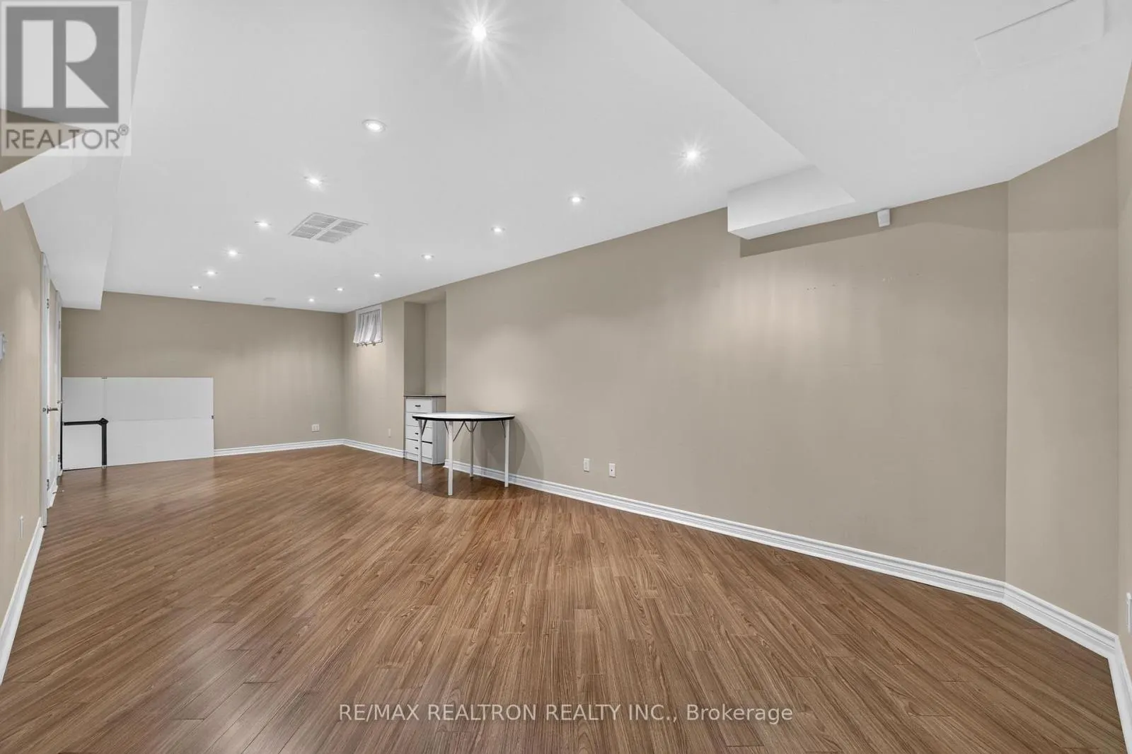 12 LOUDON CRESCENT