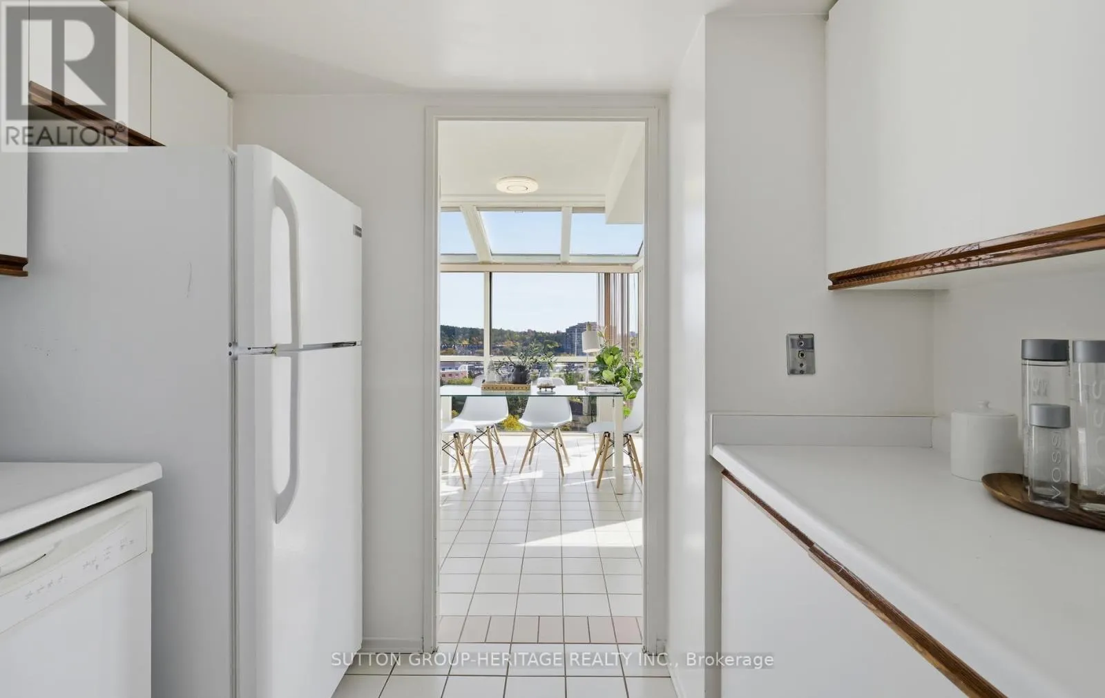 1112 - 40 HARDING BOULEVARD W