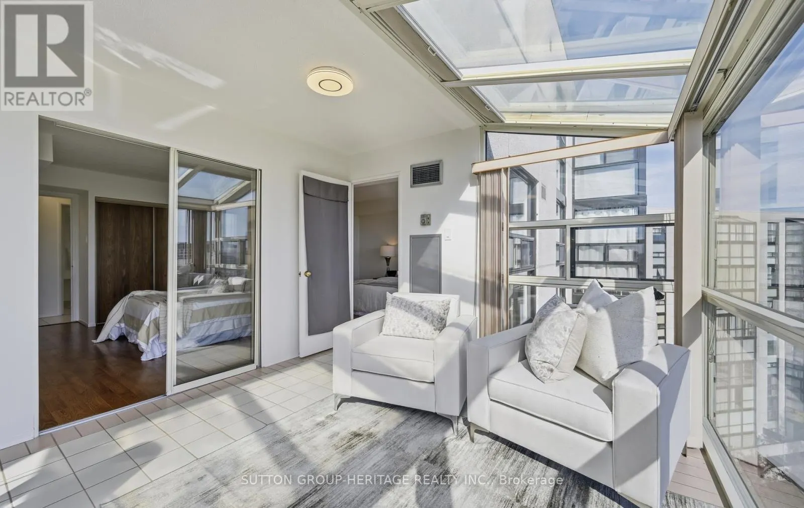 1112 - 40 HARDING BOULEVARD W