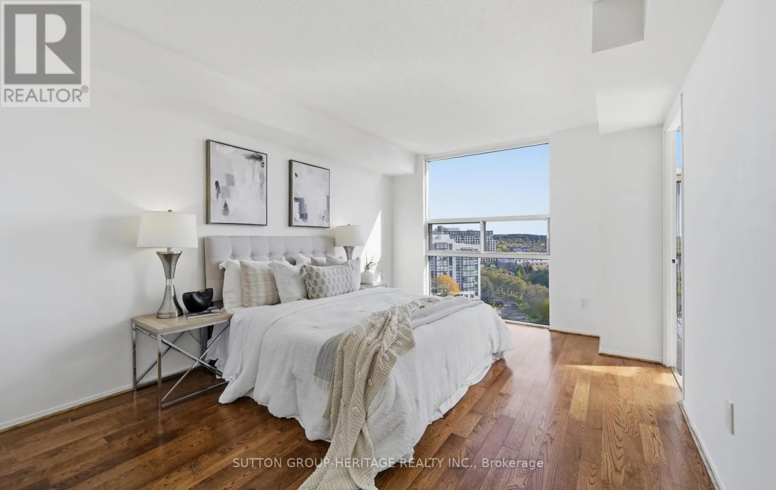 1112 - 40 HARDING BOULEVARD W