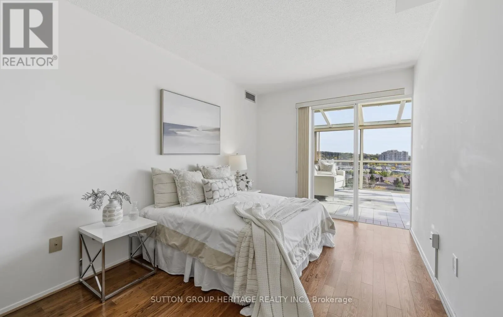 1112 - 40 HARDING BOULEVARD W