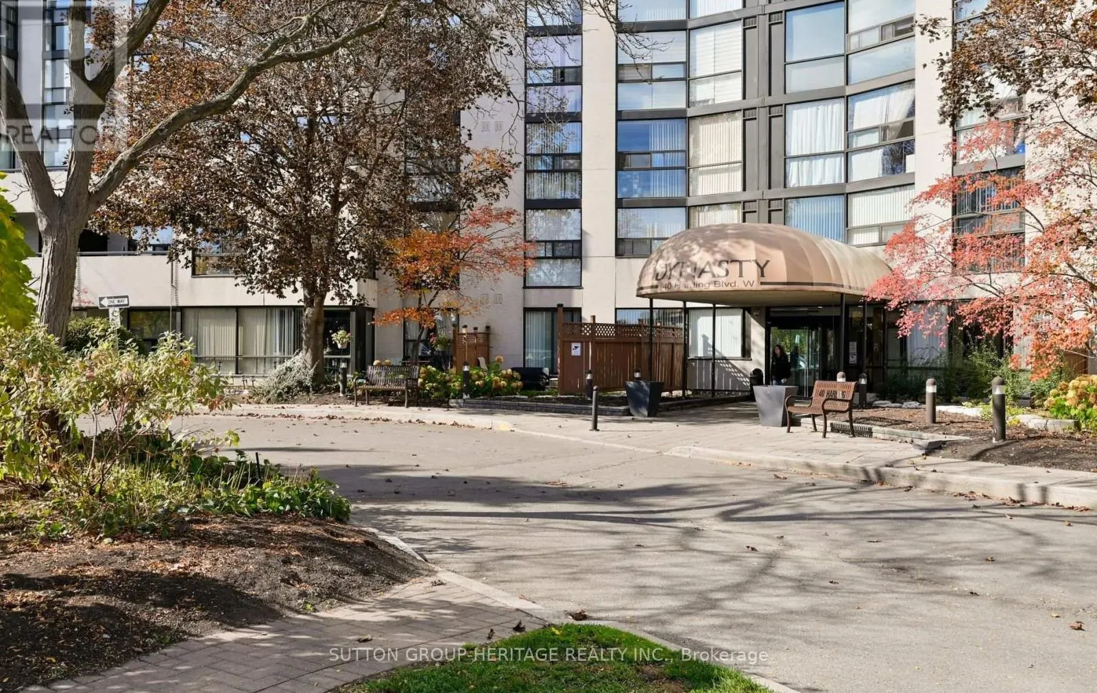 1112 - 40 HARDING BOULEVARD W