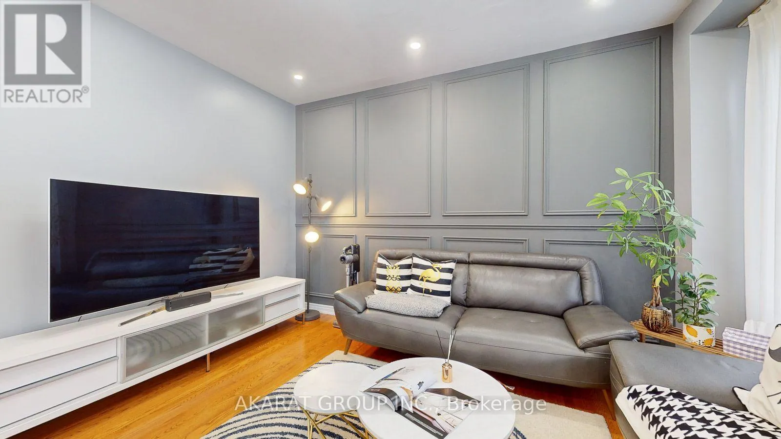 28 SAINT JAMES AVENUE