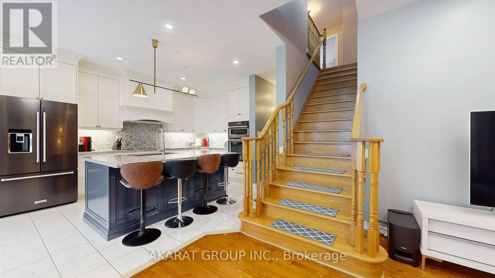 28 SAINT JAMES AVENUE