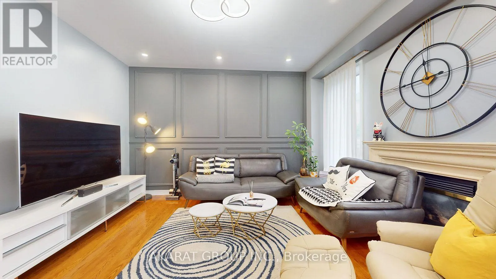 28 SAINT JAMES AVENUE