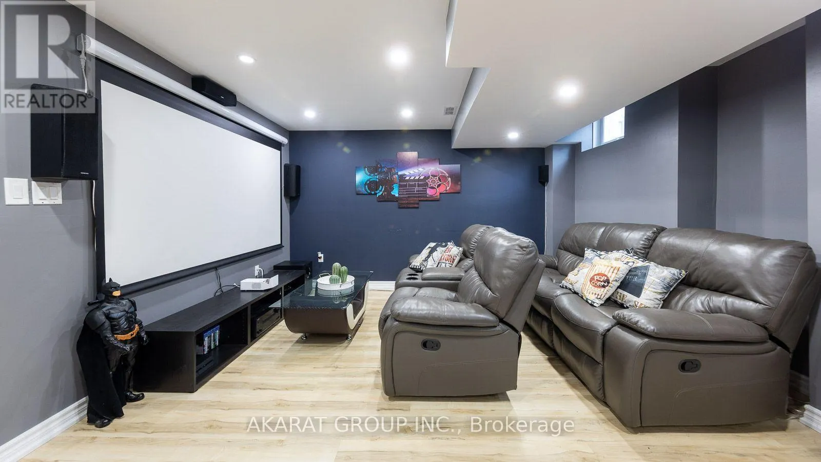28 SAINT JAMES AVENUE
