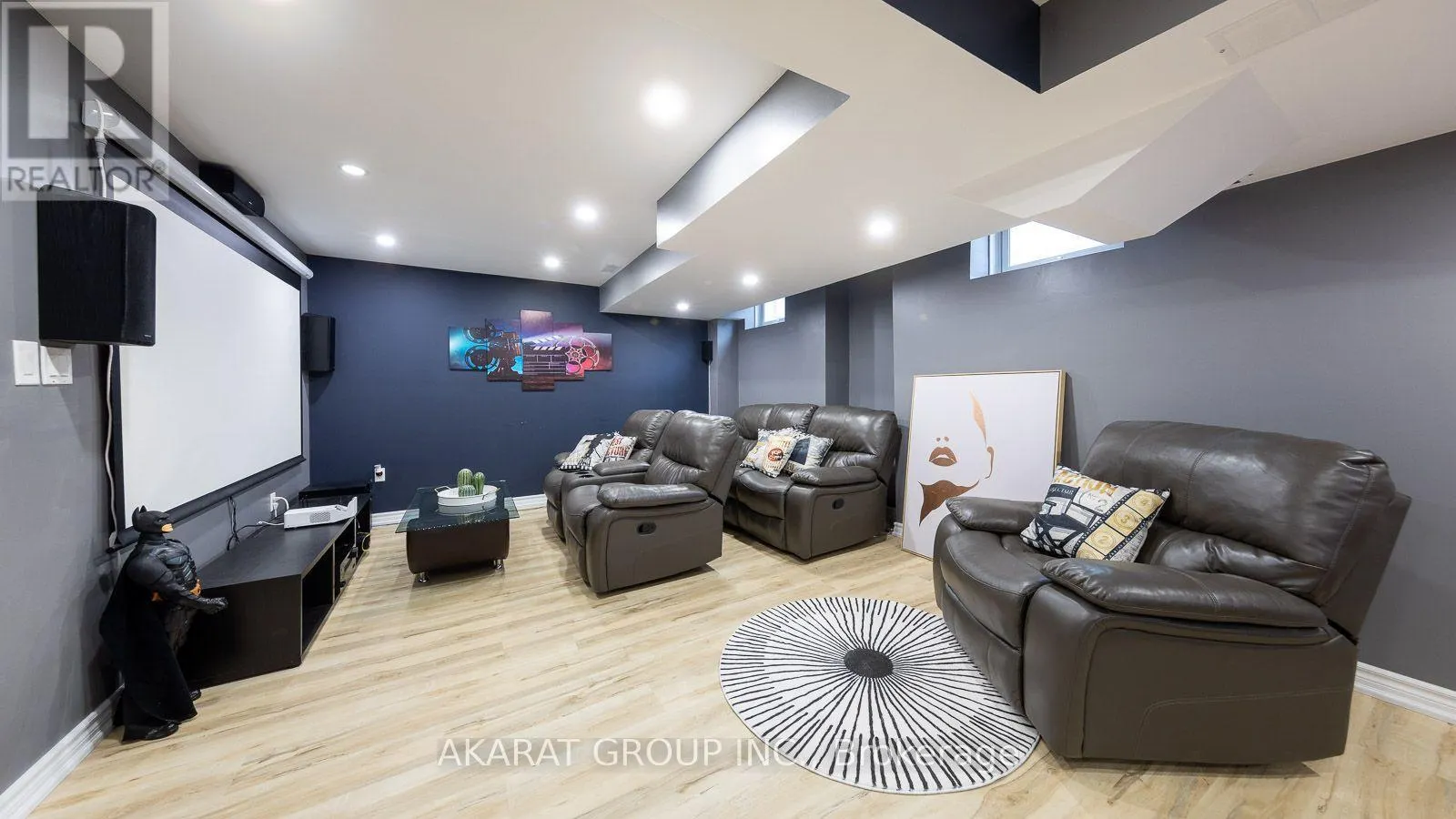 28 SAINT JAMES AVENUE