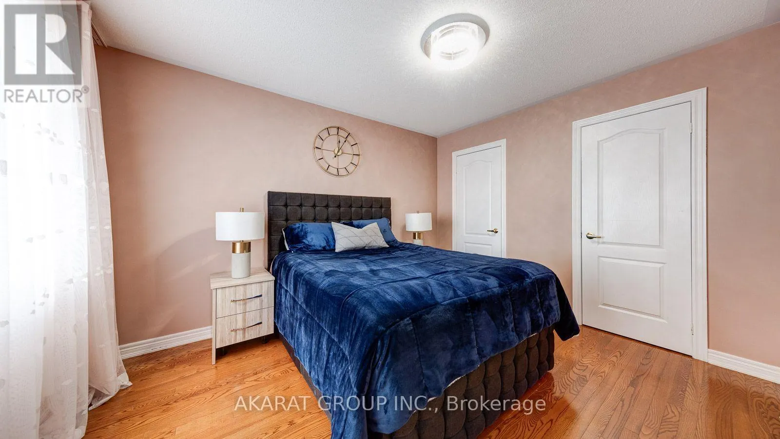 28 SAINT JAMES AVENUE