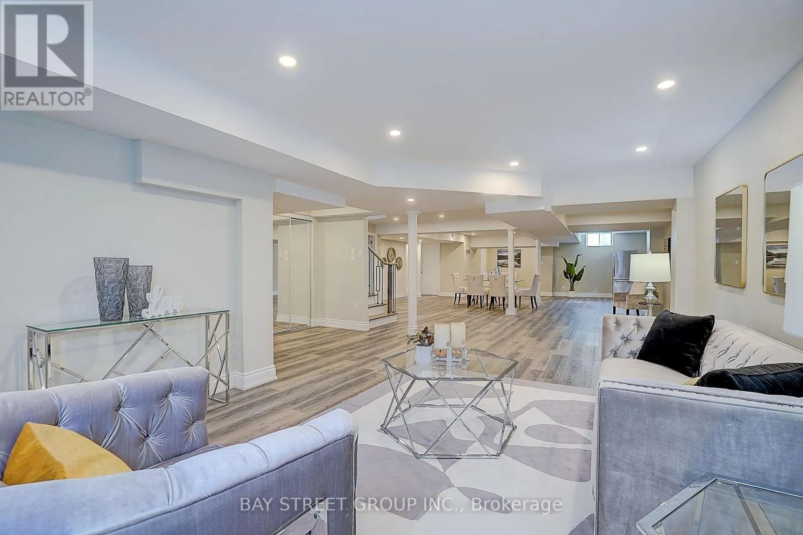 411 WELDRICK ROAD E