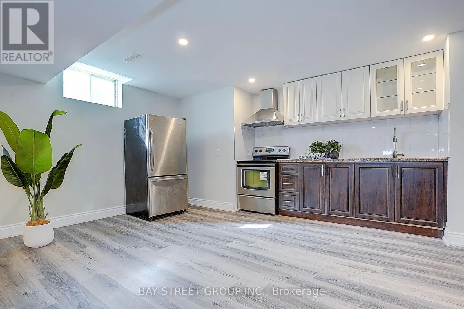 411 WELDRICK ROAD E