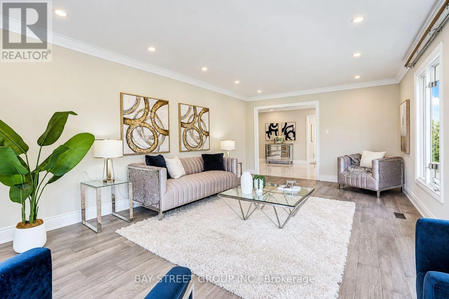 411 WELDRICK ROAD E