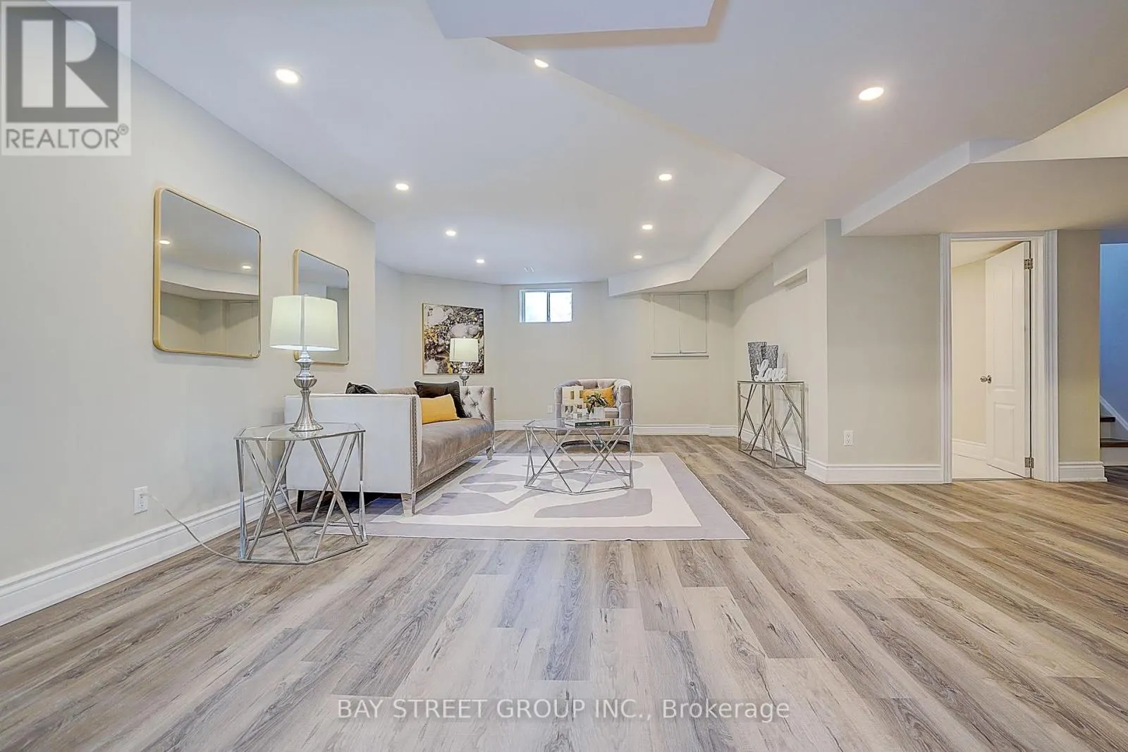 411 WELDRICK ROAD E