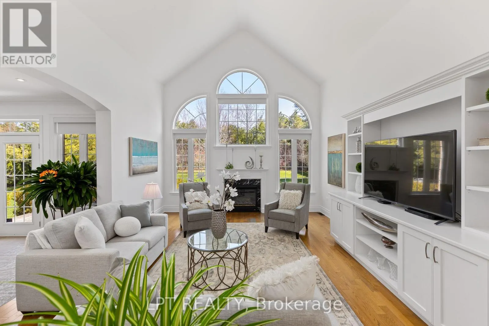5 WOLFORD COURT
