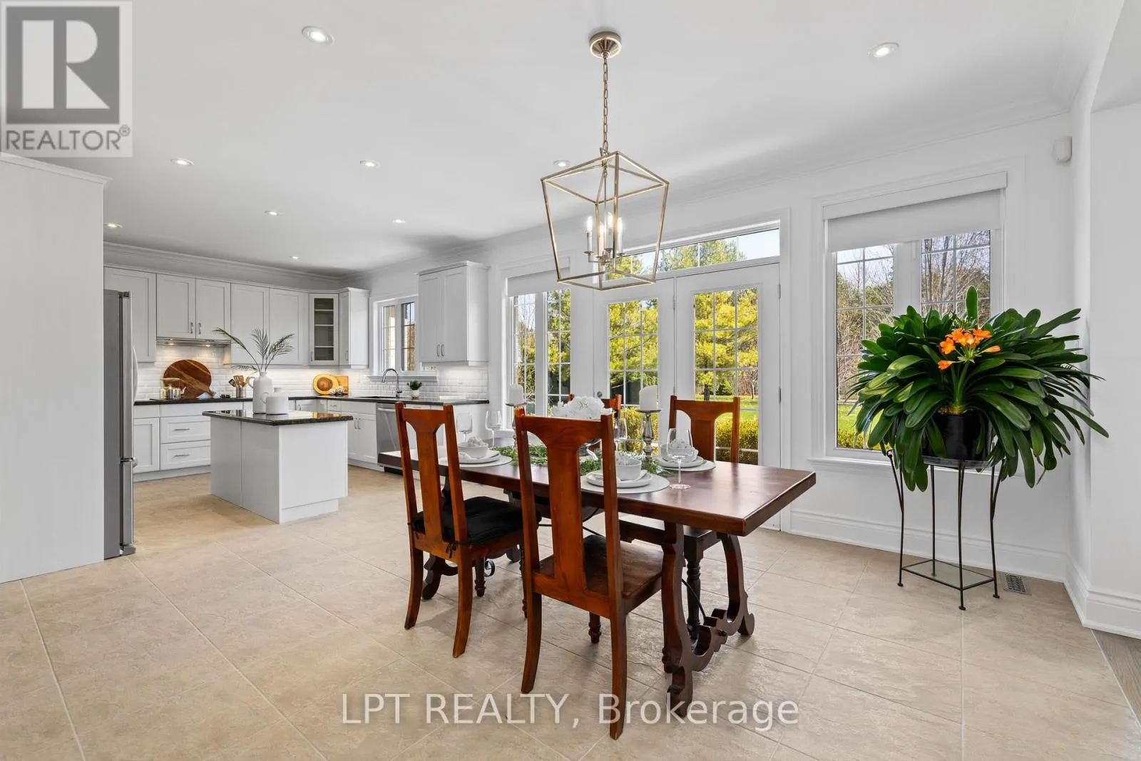 5 WOLFORD COURT