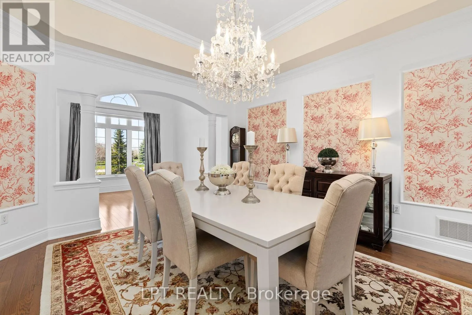 5 WOLFORD COURT