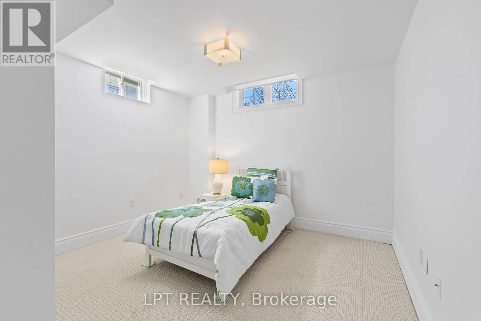 5 WOLFORD COURT