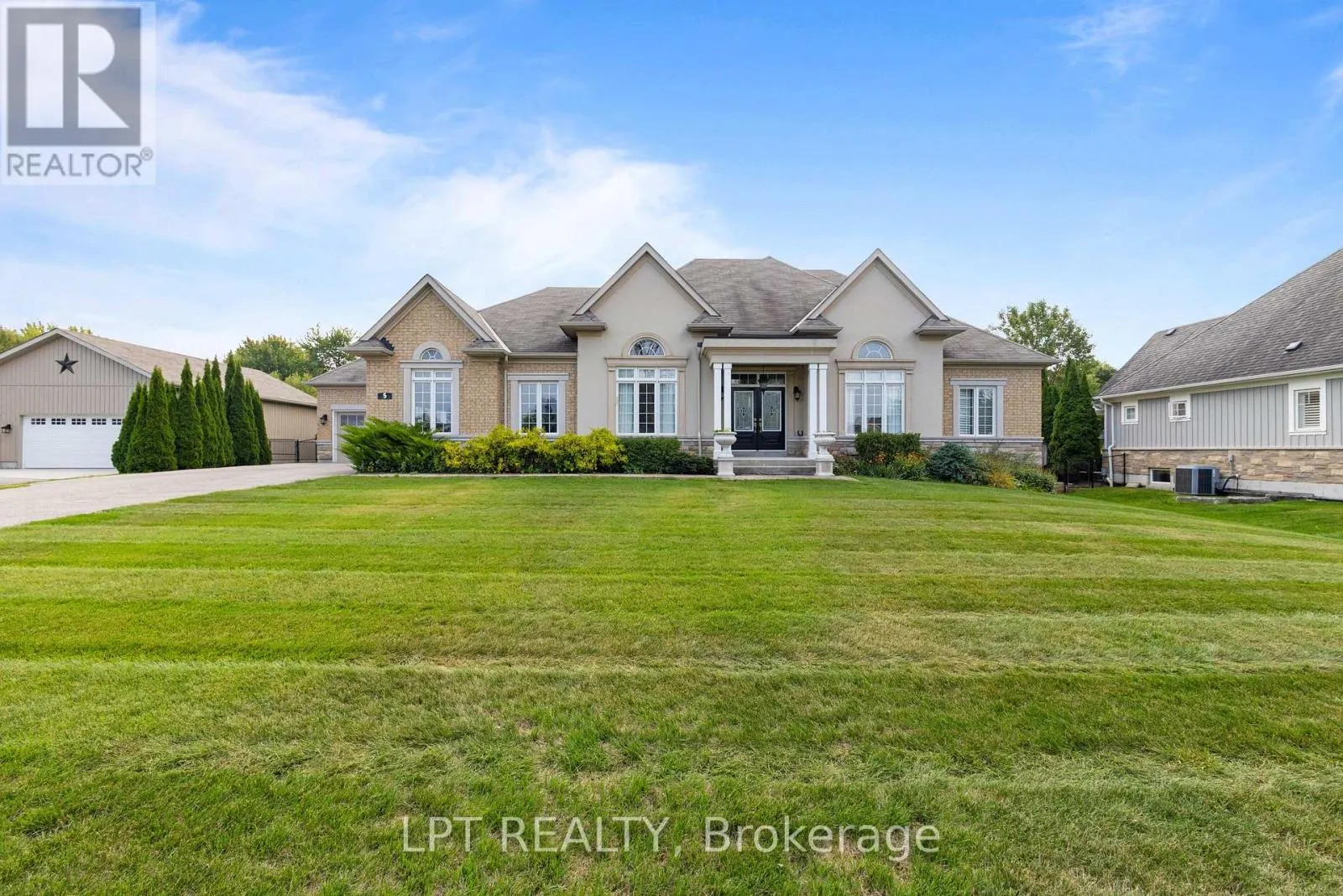5 WOLFORD COURT