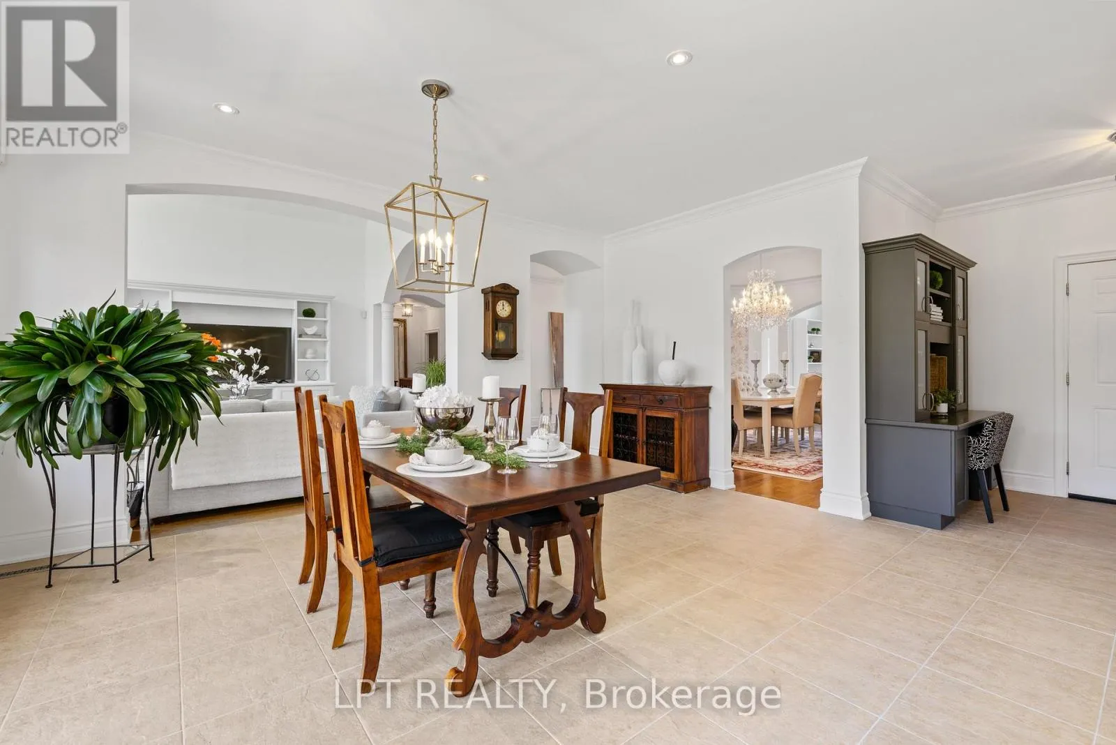 5 WOLFORD COURT