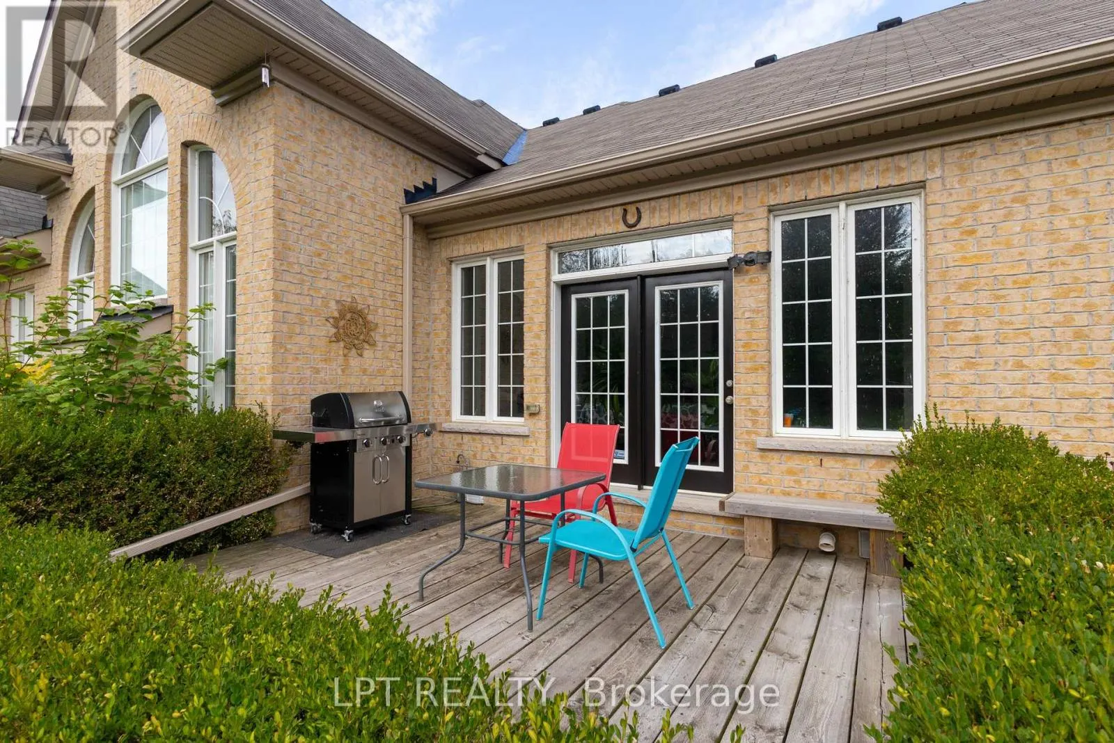 5 WOLFORD COURT