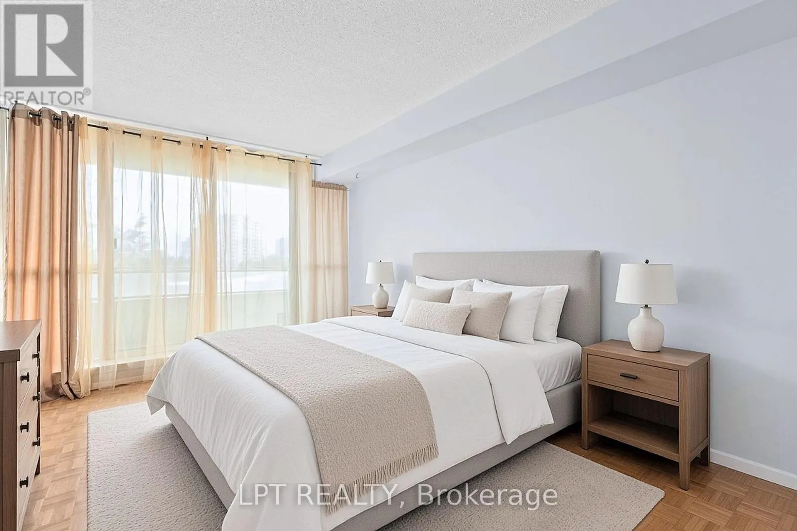 521 - 32 CLARISSA DRIVE