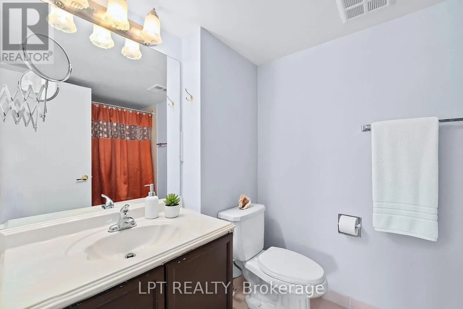521 - 32 CLARISSA DRIVE
