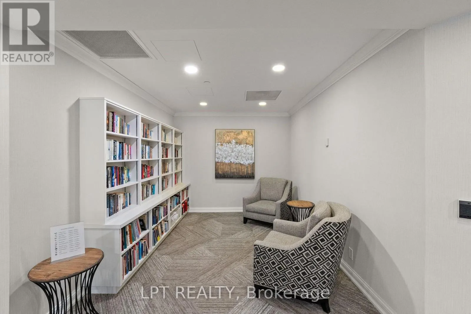 521 - 32 CLARISSA DRIVE