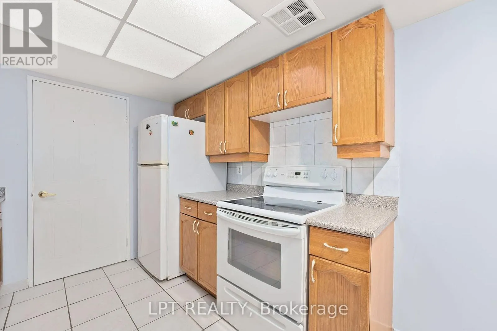 521 - 32 CLARISSA DRIVE