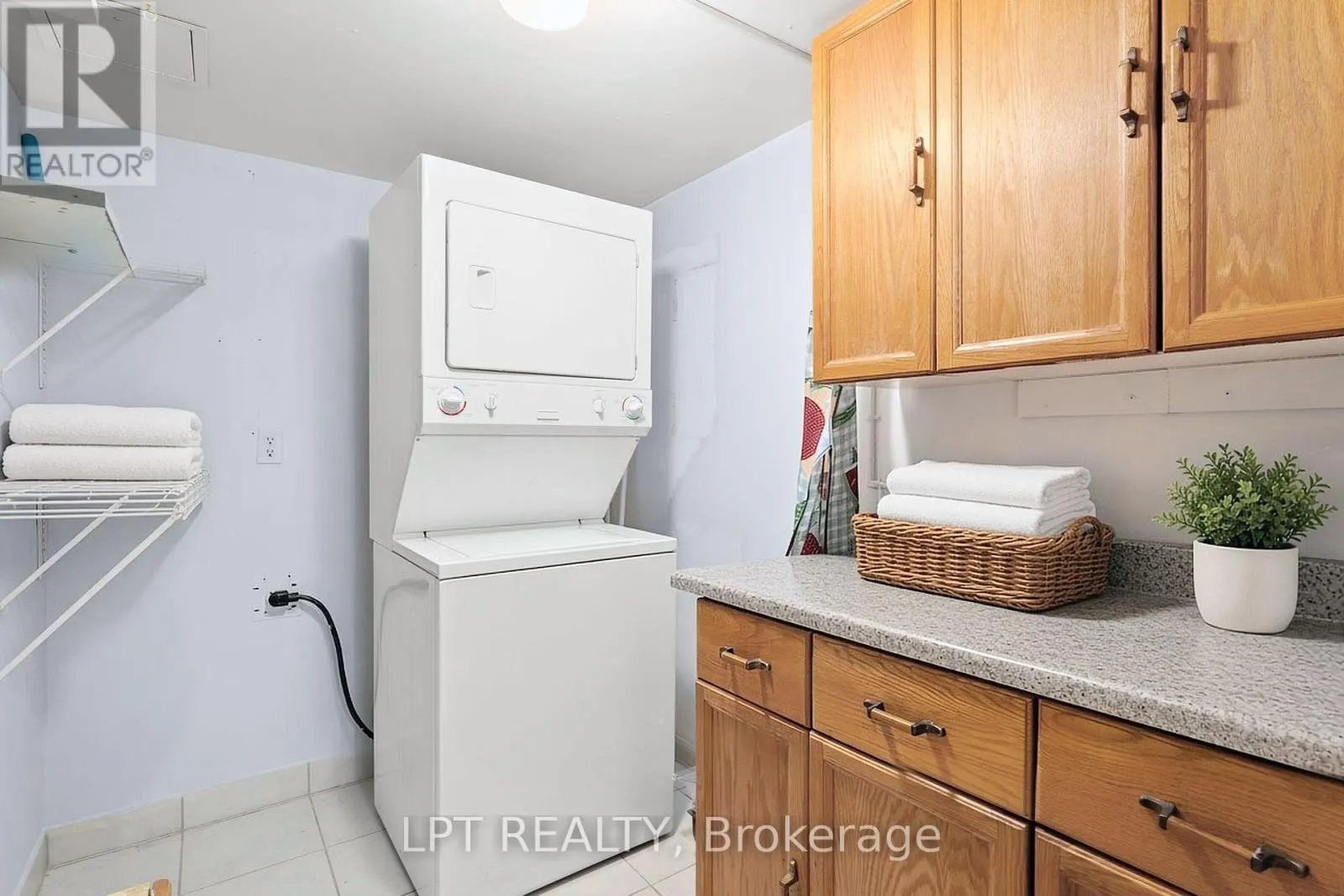 521 - 32 CLARISSA DRIVE
