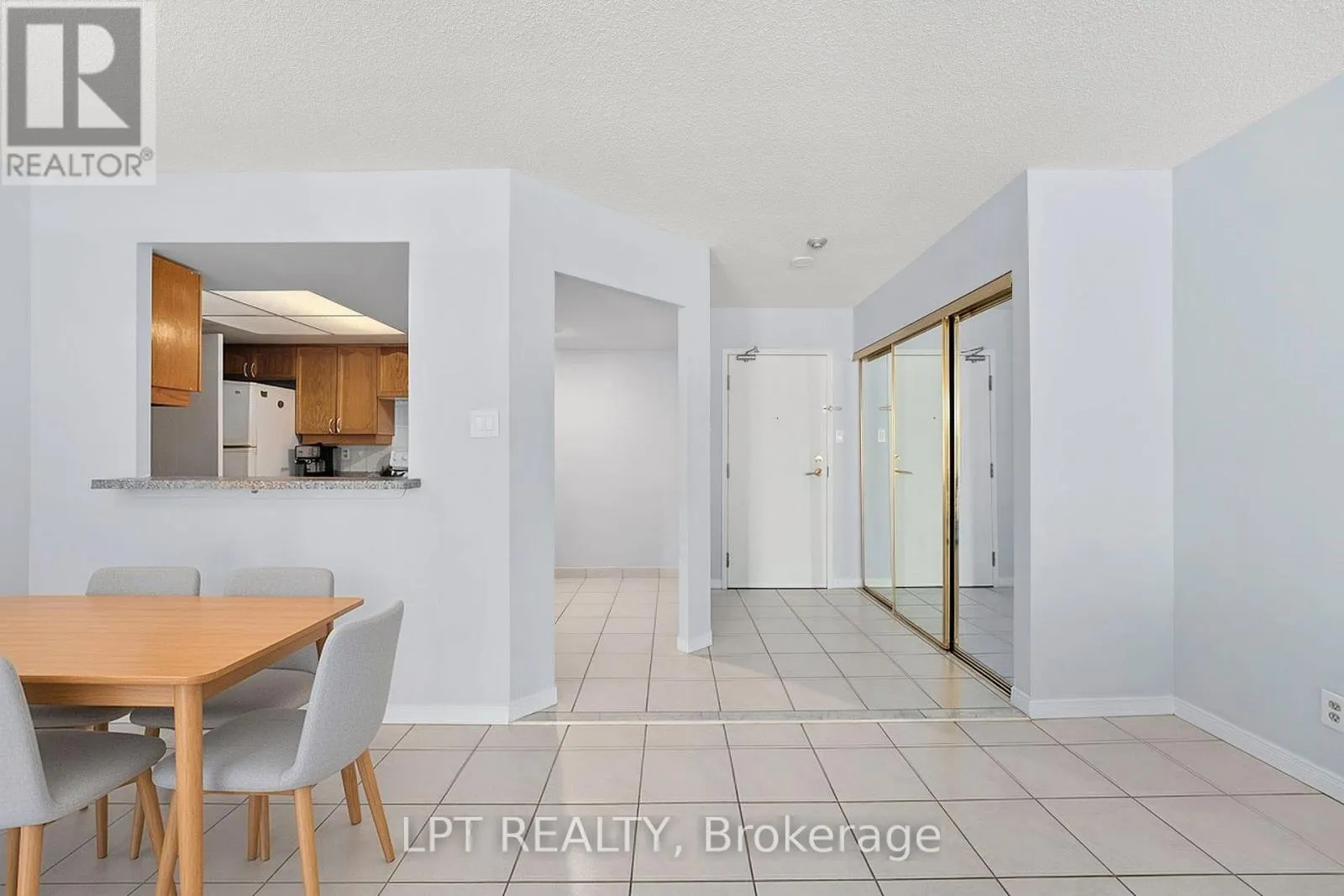 521 - 32 CLARISSA DRIVE