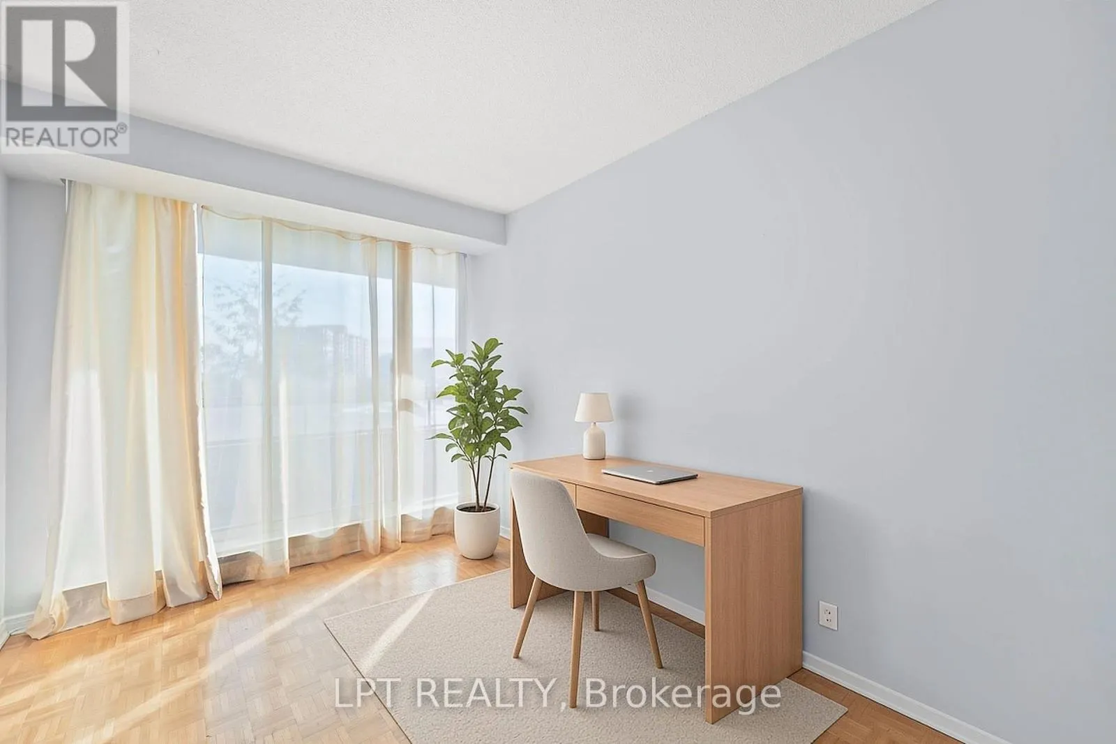521 - 32 CLARISSA DRIVE