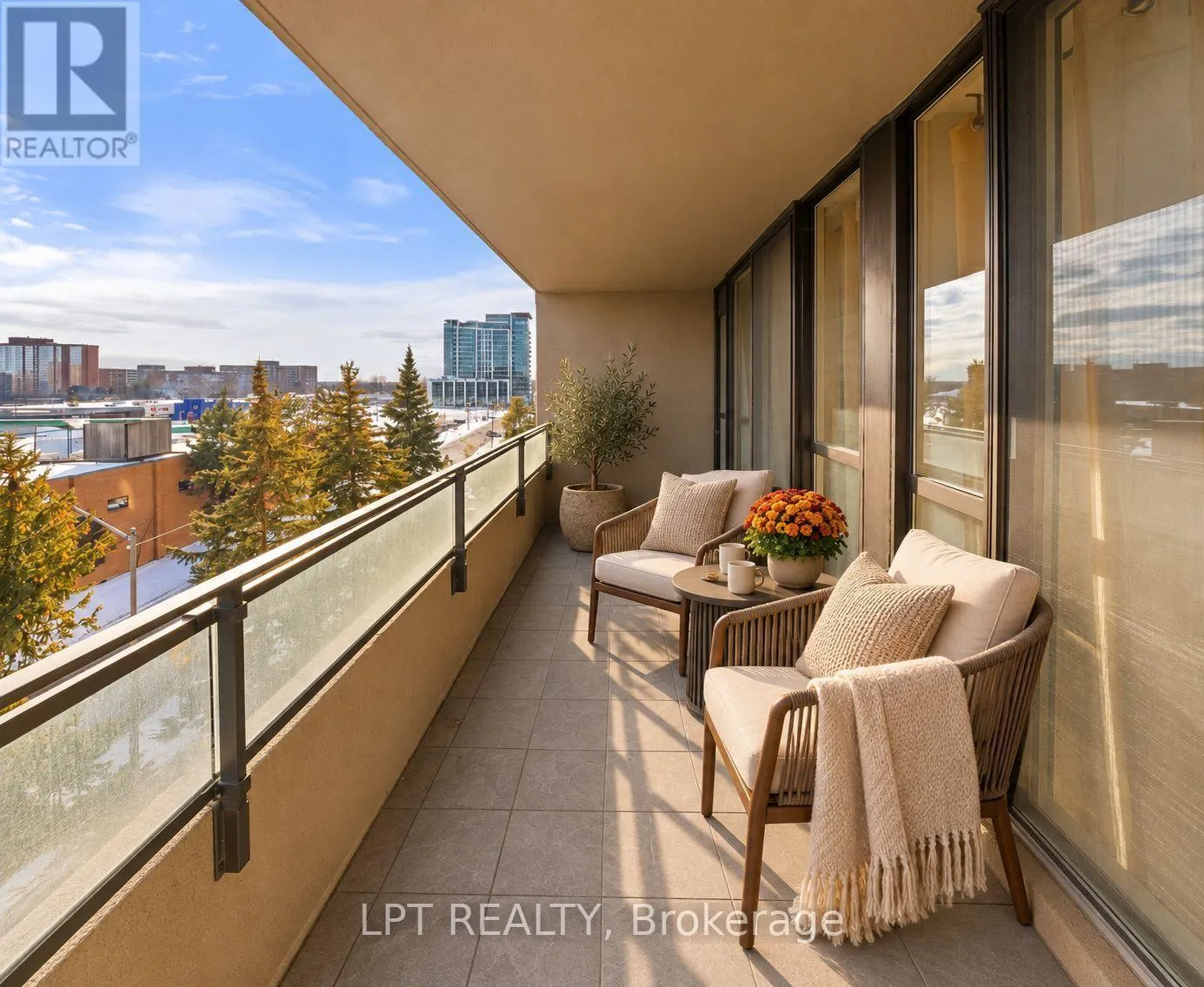 521 - 32 CLARISSA DRIVE