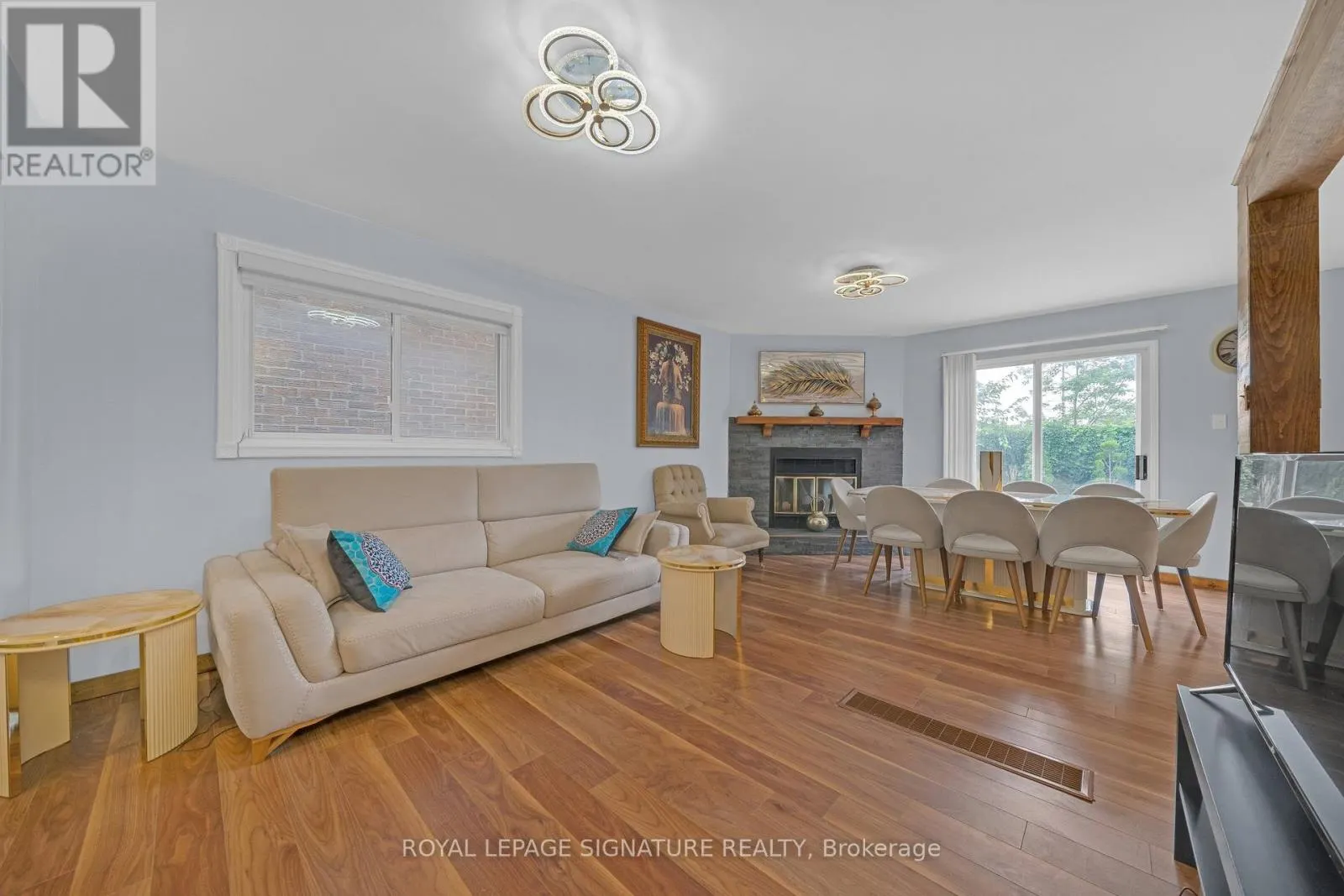 107 ROXBOROUGH LANE
