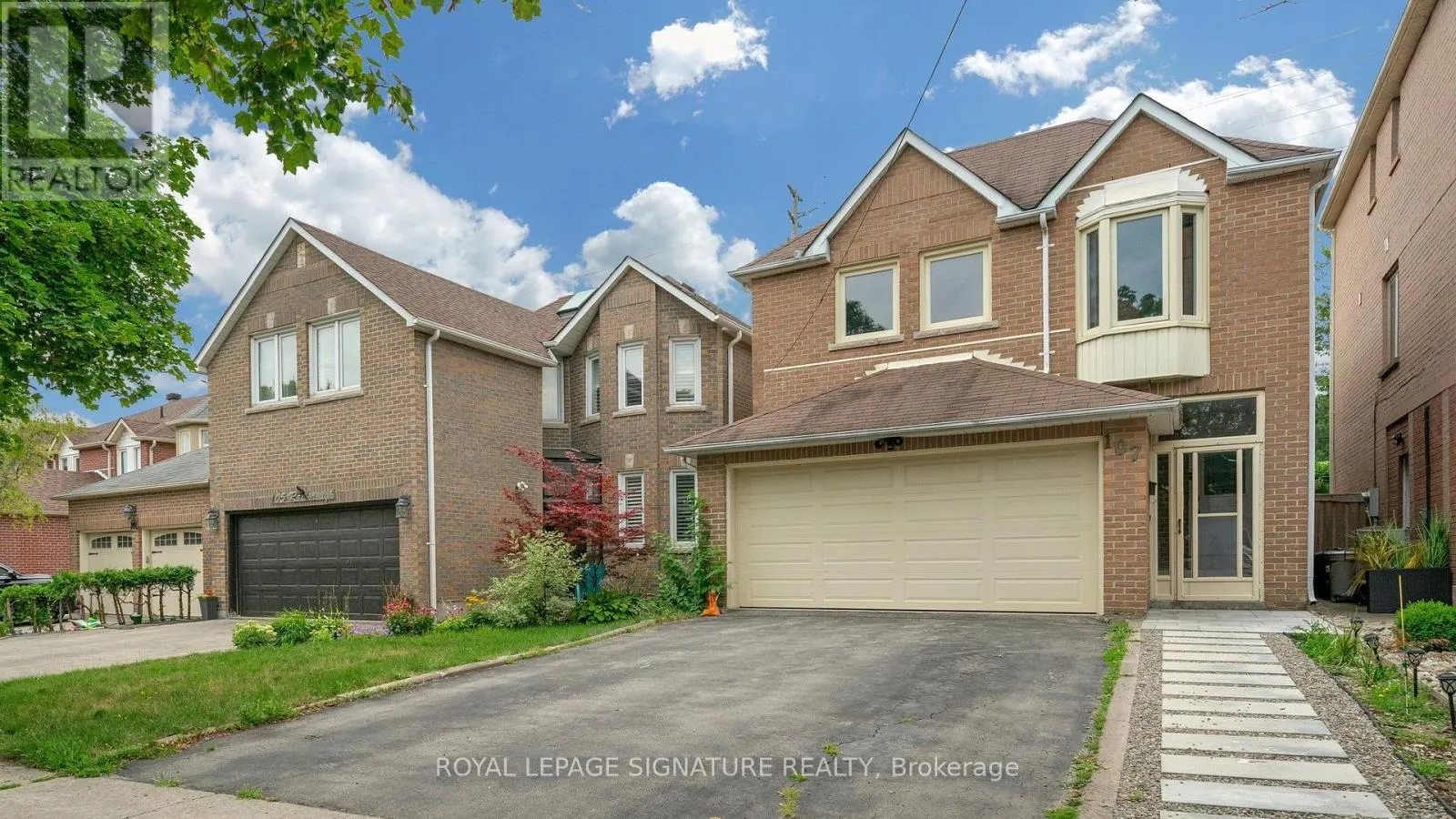 107 ROXBOROUGH LANE
