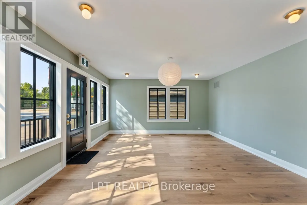 944 LAKE DRIVE E