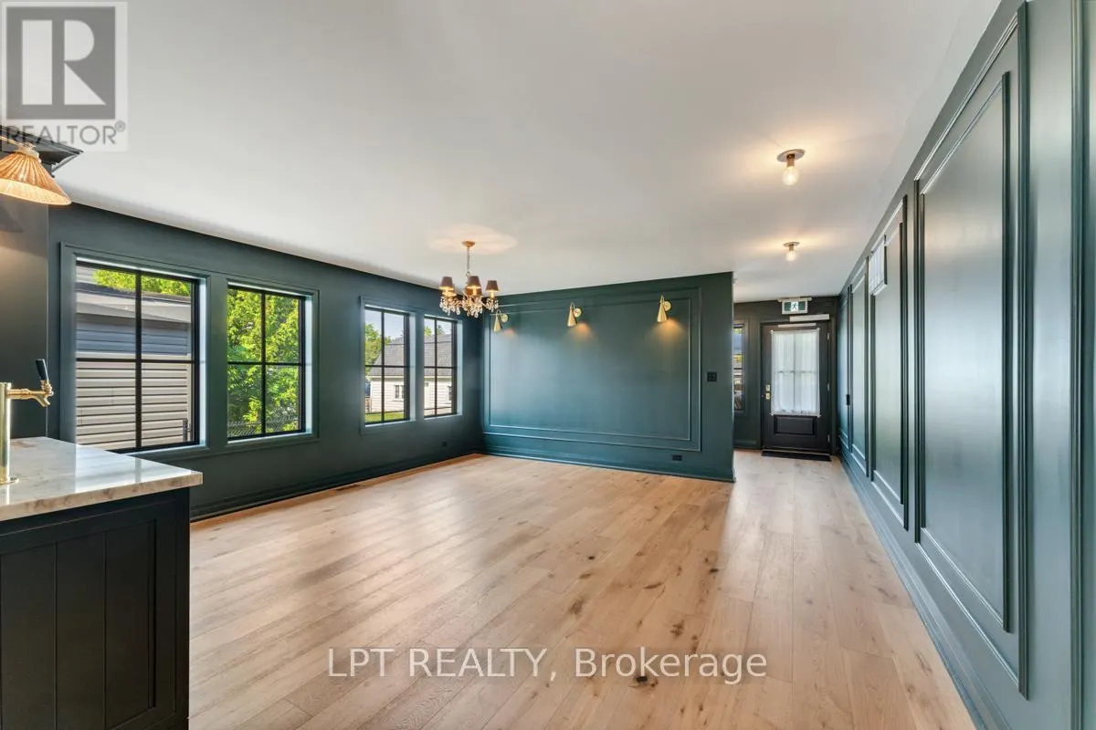 944 LAKE DRIVE E