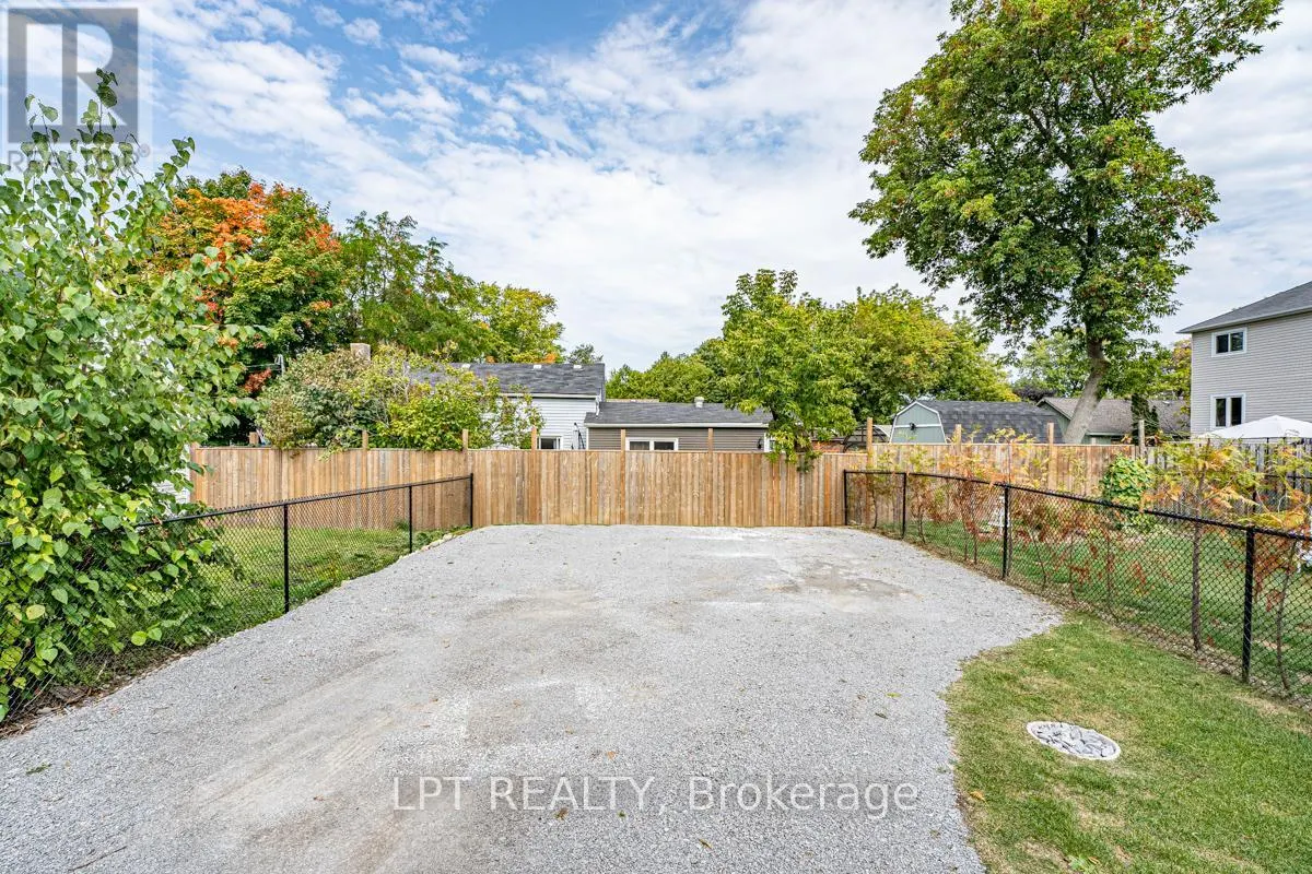 944 LAKE DRIVE E