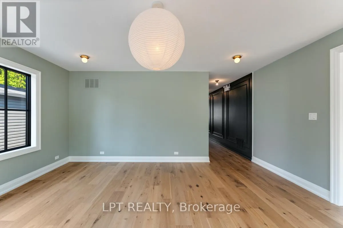 944 LAKE DRIVE E