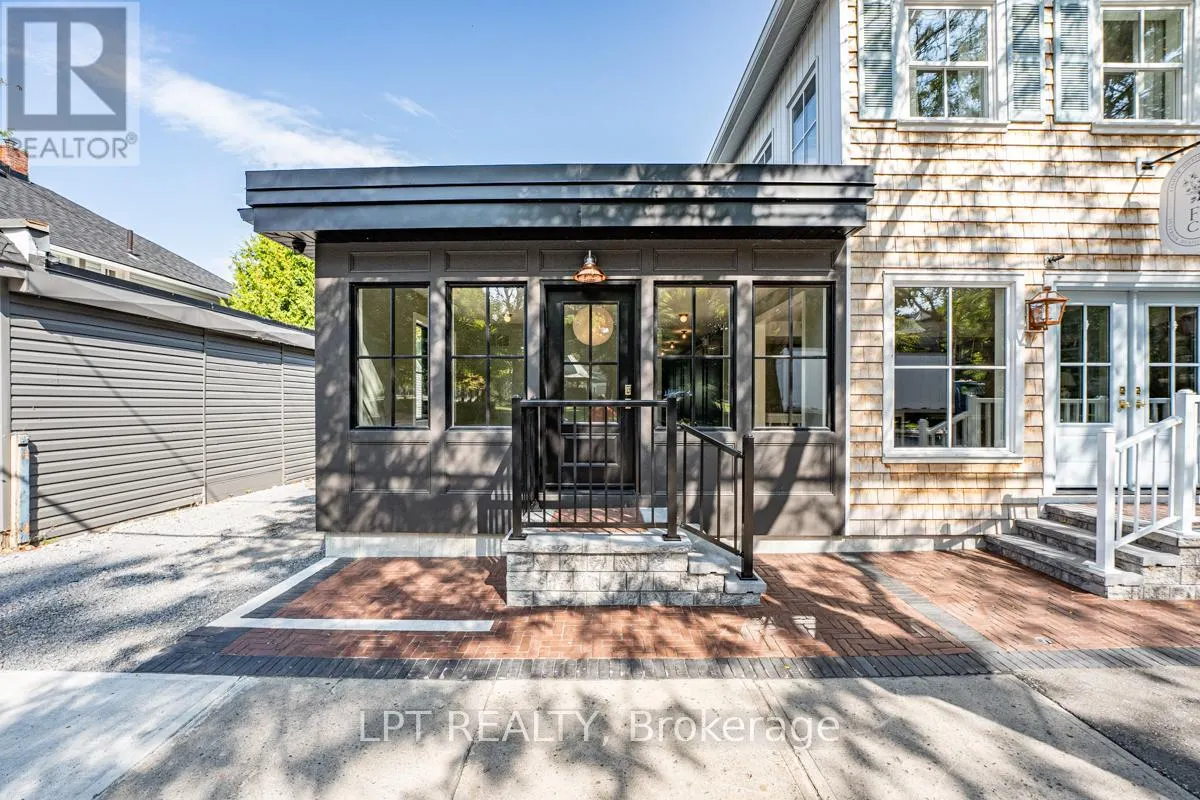 944 LAKE DRIVE E