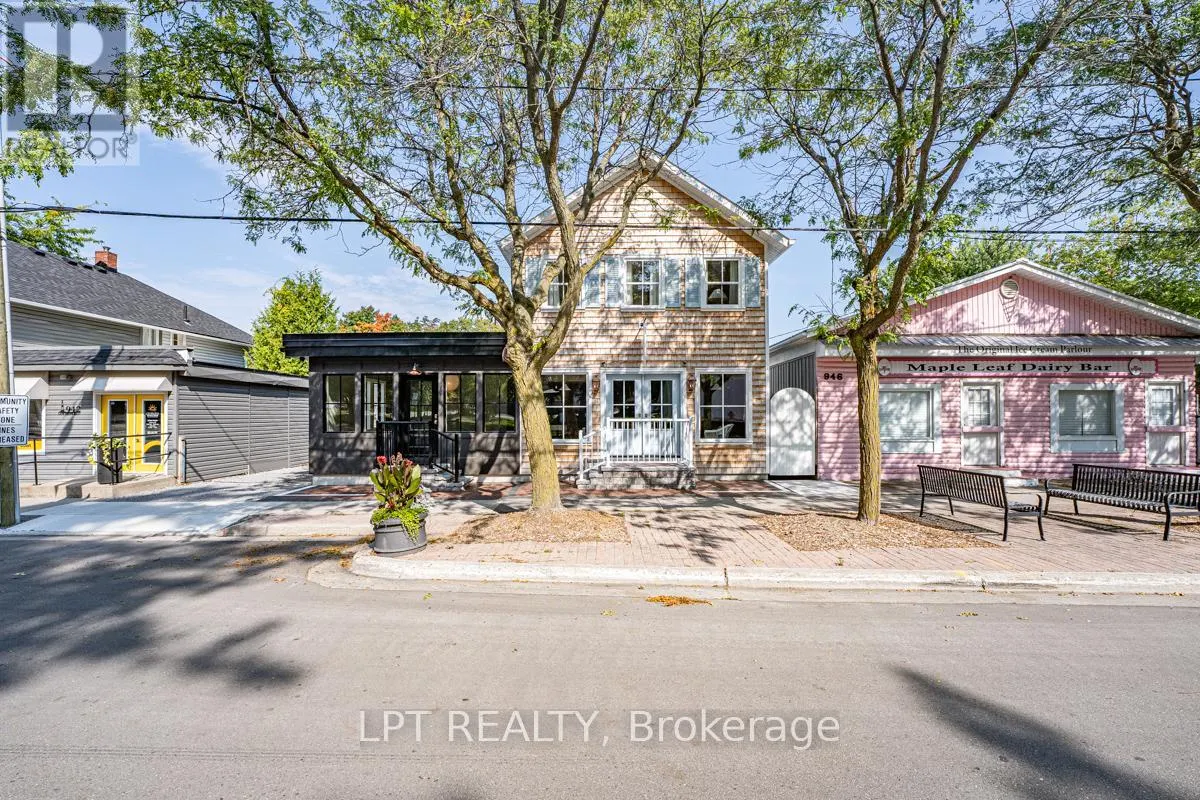 944 LAKE DRIVE E