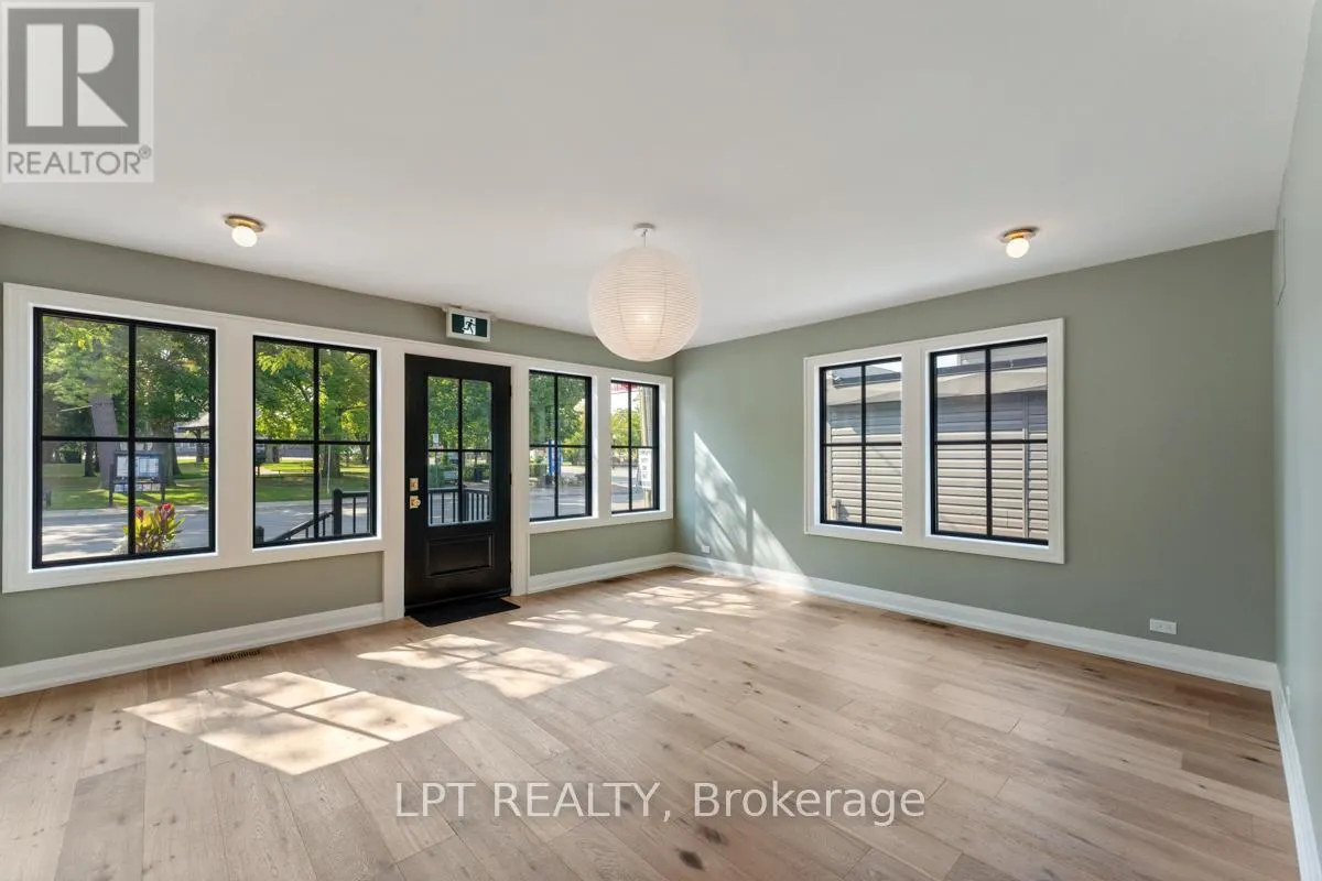 944 LAKE DRIVE E