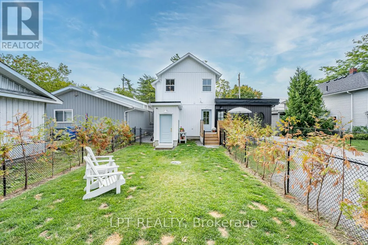 944 LAKE DRIVE E