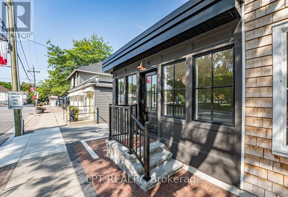 944 LAKE DRIVE E