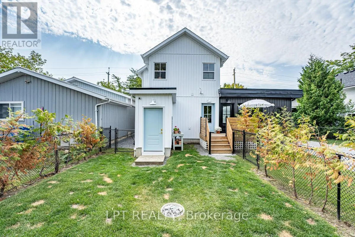 944 LAKE DRIVE E