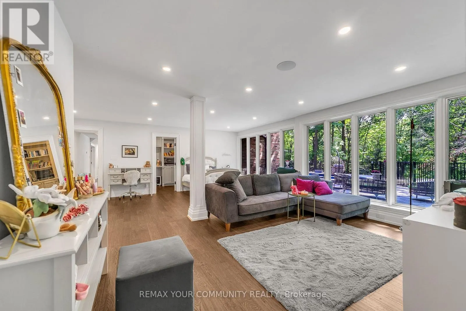 76 TRAILWOOD CRESCENT