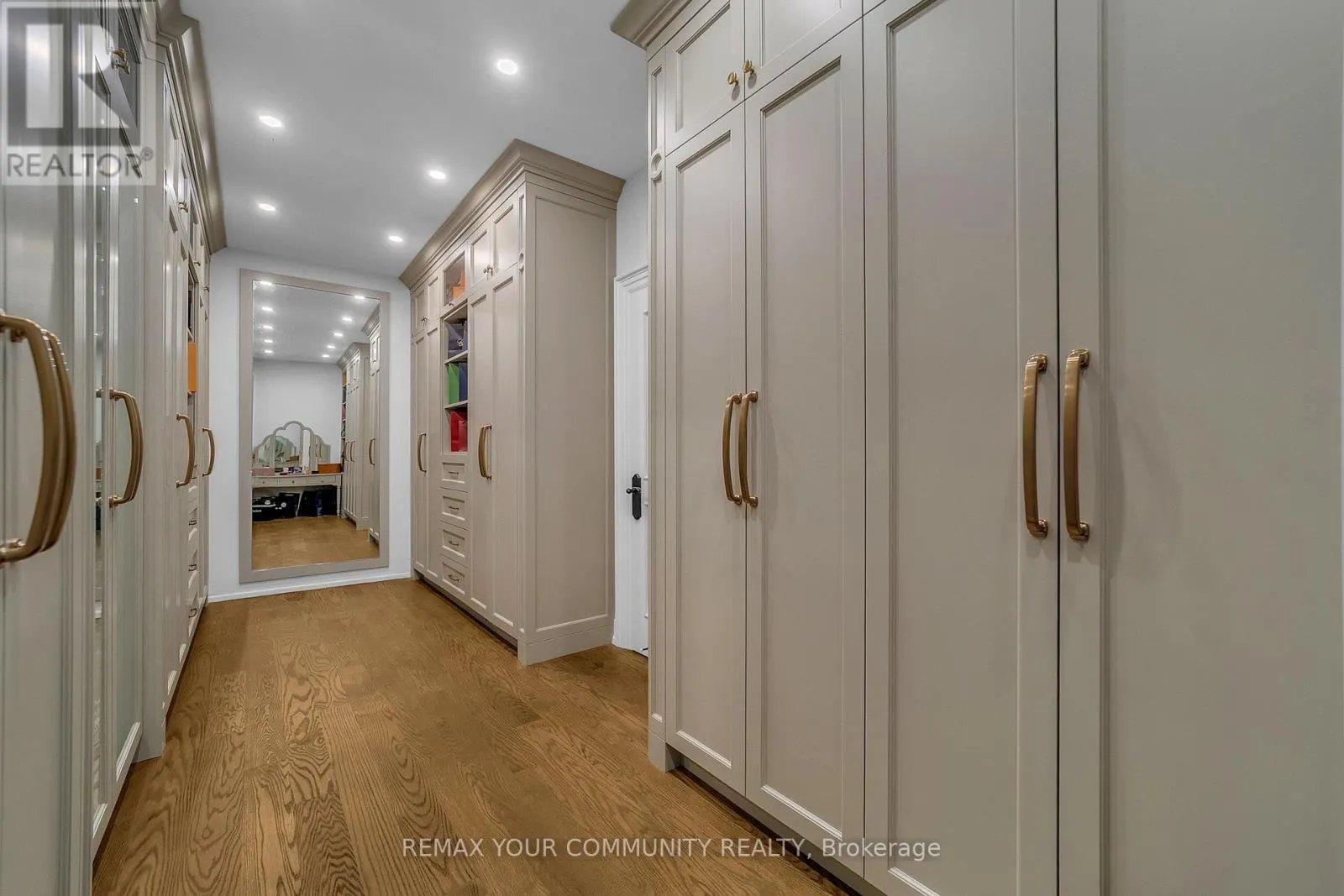 76 TRAILWOOD CRESCENT
