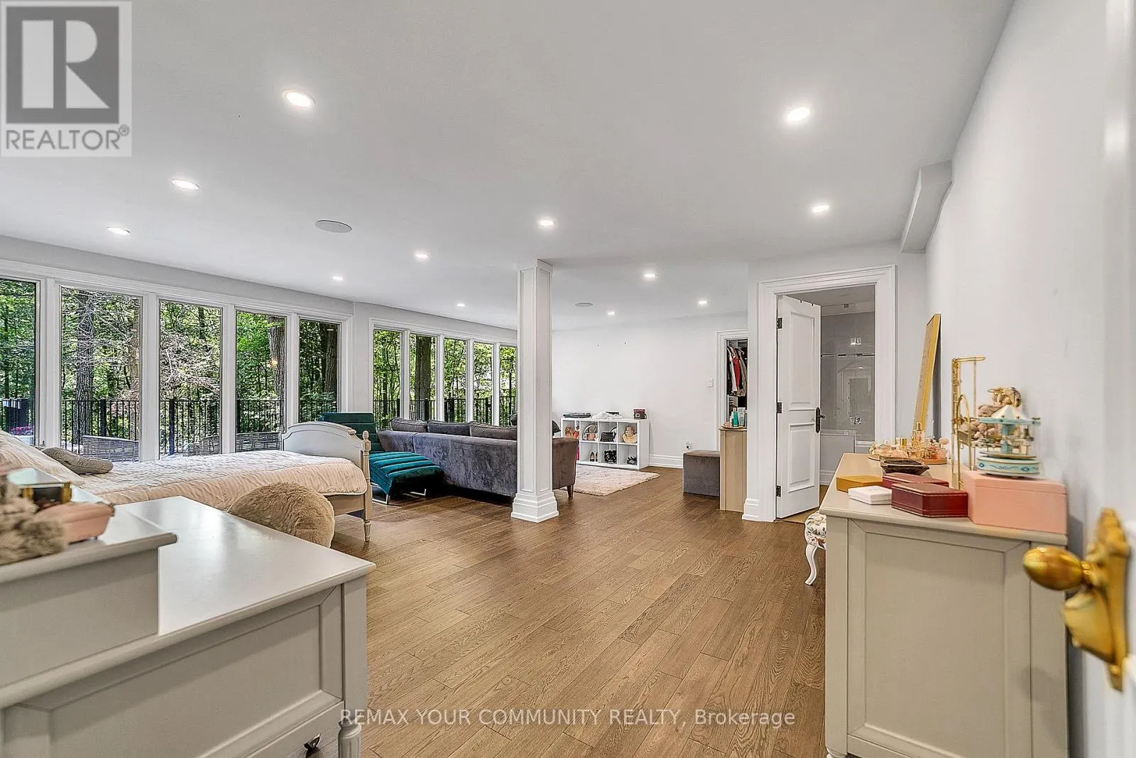 76 TRAILWOOD CRESCENT